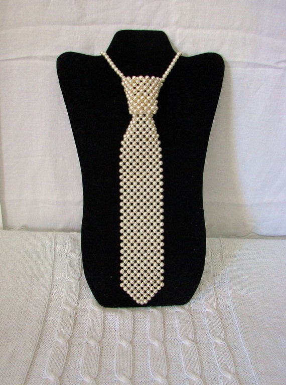 vintage faux Pearl Necktie tie Necklace by CasitaDeLita on Etsy