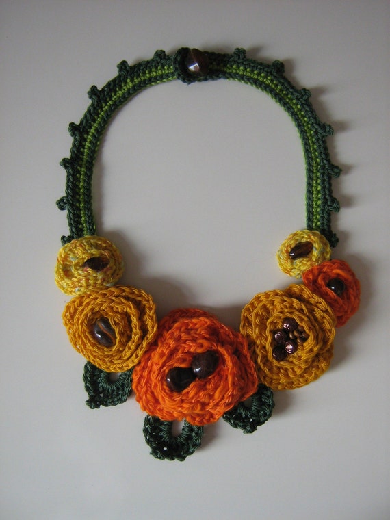 Crochet necklace