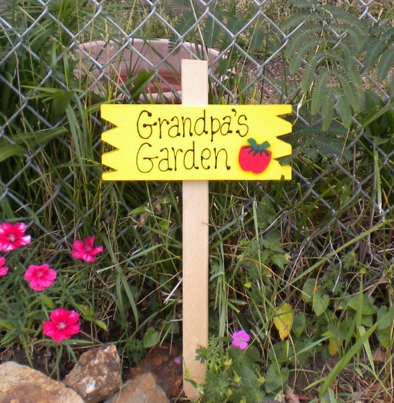 Small Yard Sign 37 Grandpa's Garden Tomato