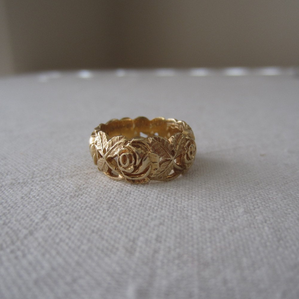 Vintage Wedding Band. ArtCarved. 1970s. Floral Rose Pattern.