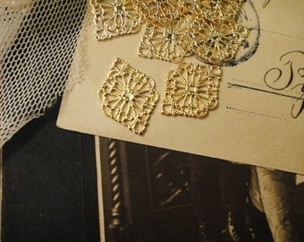 15Pcs Gold Plated Diamnd Shaped Filigree Stampings For Resin Flowers