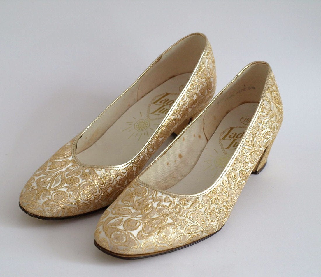 1960s gold and cream brocade court shoes with low to mid block