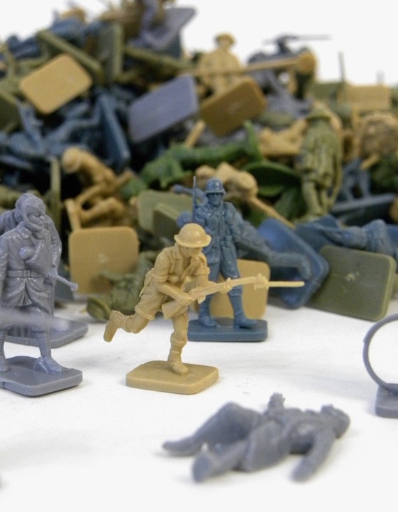 Small Toy Soldiers Very Detailed Molded Plastic WWI WWII