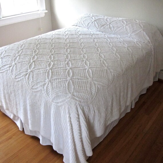 Vintage Chenille Bedspread in Summer White 1950s Cotton