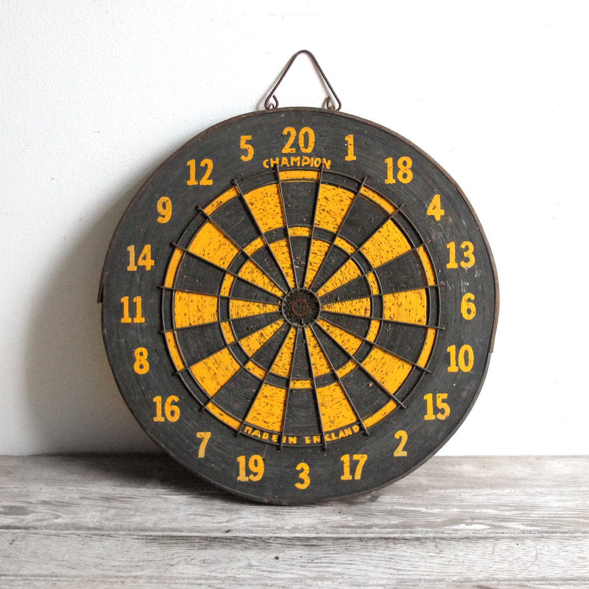 yellow and black dart board