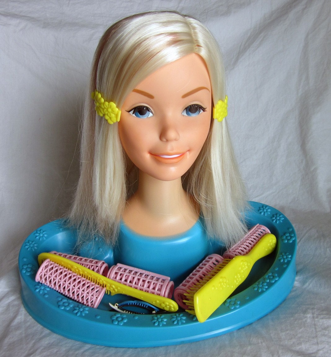 barbie hairdresser head