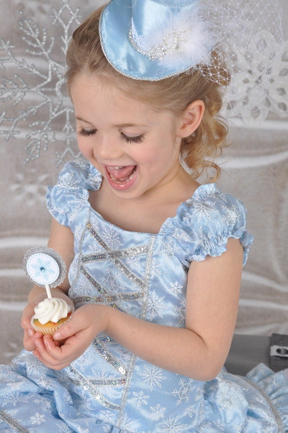 Let it Snow...Special Edition Snowflake Cupcake Toppers (As seen in Model Life Magazine) Il_570xn