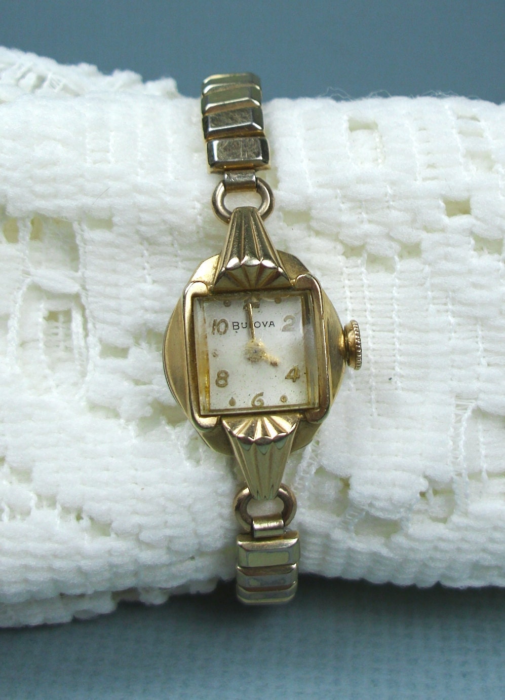 Vintage Bulova Ladies Watch 17 Jewels Swiss L7