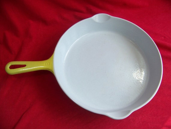 Griswold No 8 Yellowwhite Enameled Cast Iron Skillet 0188 3210