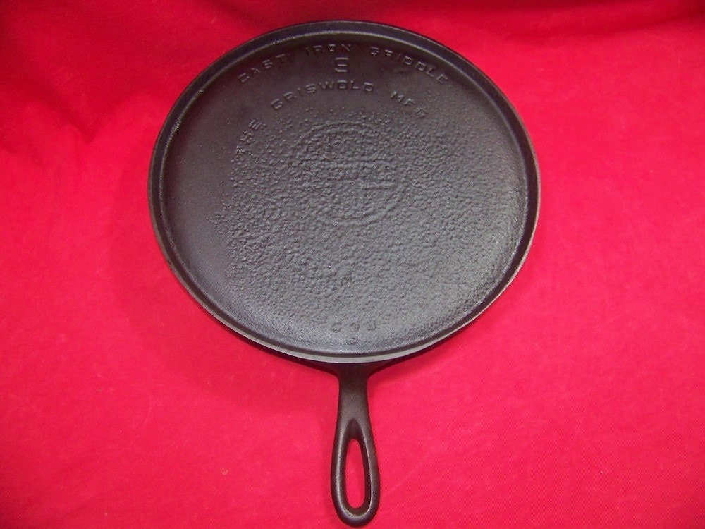 Griswold No 9 Round Cast Iron Griddle 0155
