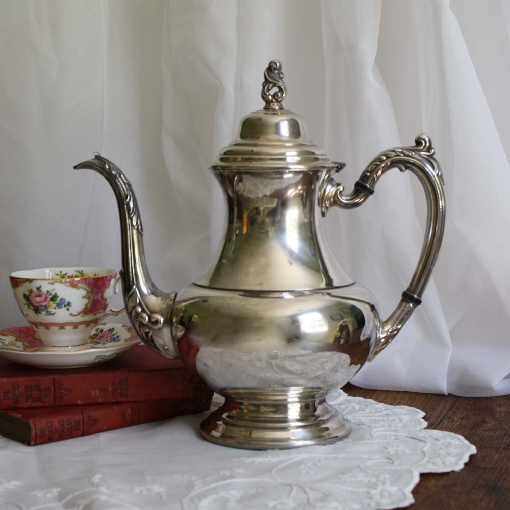 Vintage Silver Plate Teapot Oneida USA Coffee Pot