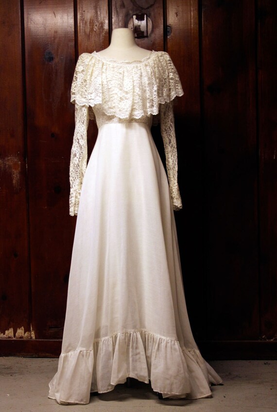 vintage wedding dress / white lace 1960s 1970s / prairie