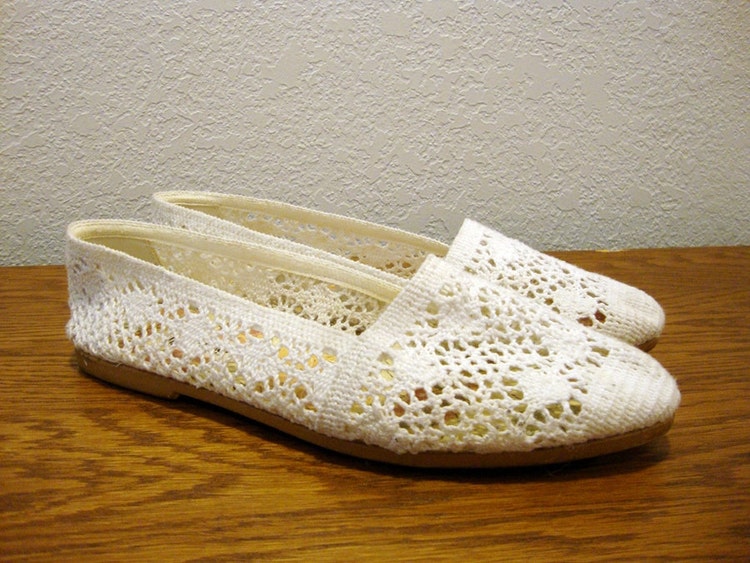 Size 9.5 White LACE Canvas Flats Shoes by Outsideofyou on Etsy