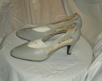 NOS Vintage 60s / 70s Shoes in Dove Grey By Deb's Couture, France