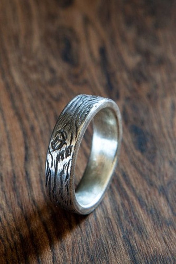 Items similar to Wood grain ring, narrow, size 10.25 on Etsy