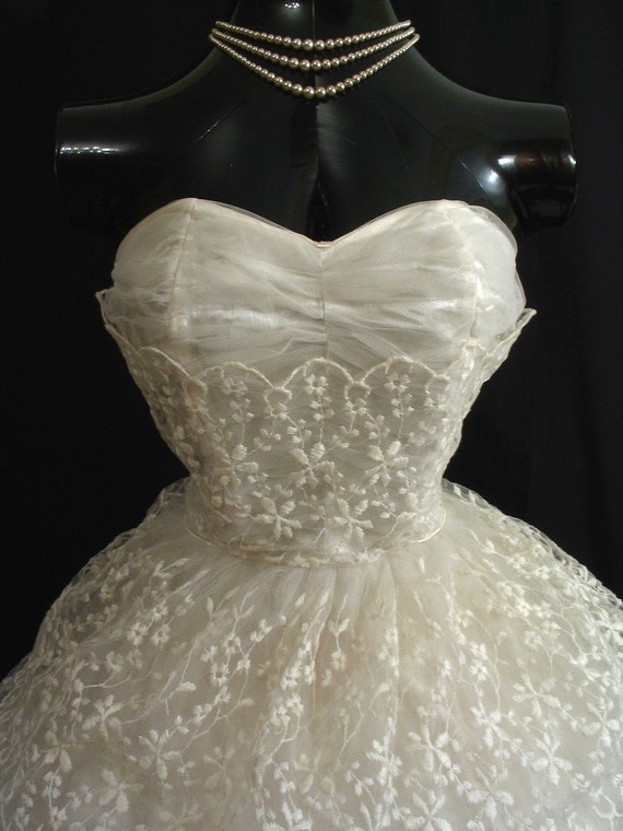 Reserved Vintage 50s 1950's STRAPLESS Ivory Chantilly Lace