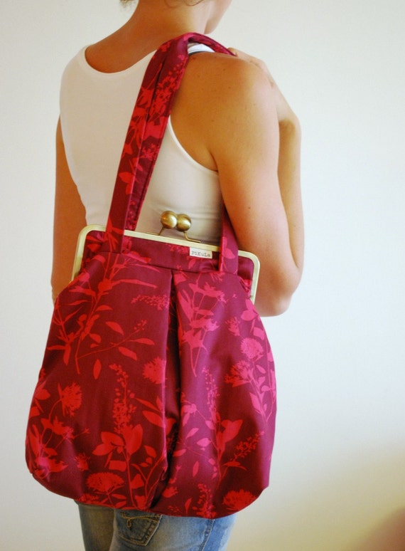 SUMMER SALE. kiss lock large bag. snap clasp purse. metal