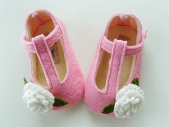 no 053 Janet Felt T-Strap Baby Booties PDF Pattern