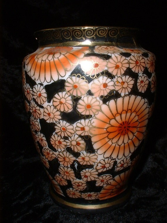 Beautiful Chrysanthemum Vase Made in Japan