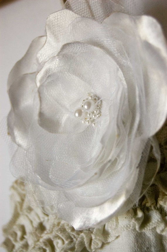Items similar to Hair flower and brooch white, tulle, pearl, wedding ...