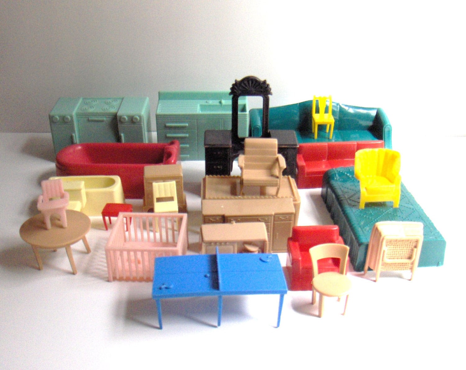 25 Pieces Vintage Plastic Dollhouse Furniture