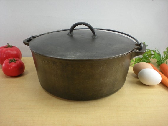 Griswold Erie No. 8 Cast iron Dutch Oven 837