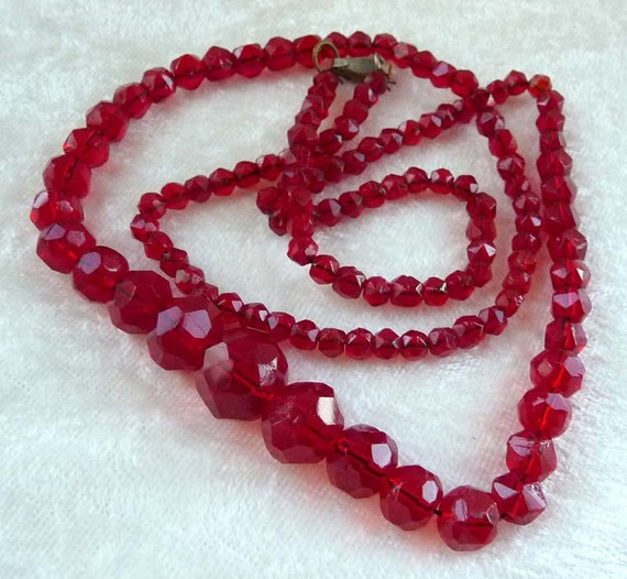 Vintage Red Faceted Glass Beads Necklace Circa 1930's