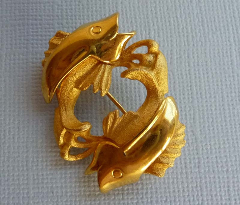 Vintage Trout Fish Hat Pin Brooch in Goldtone