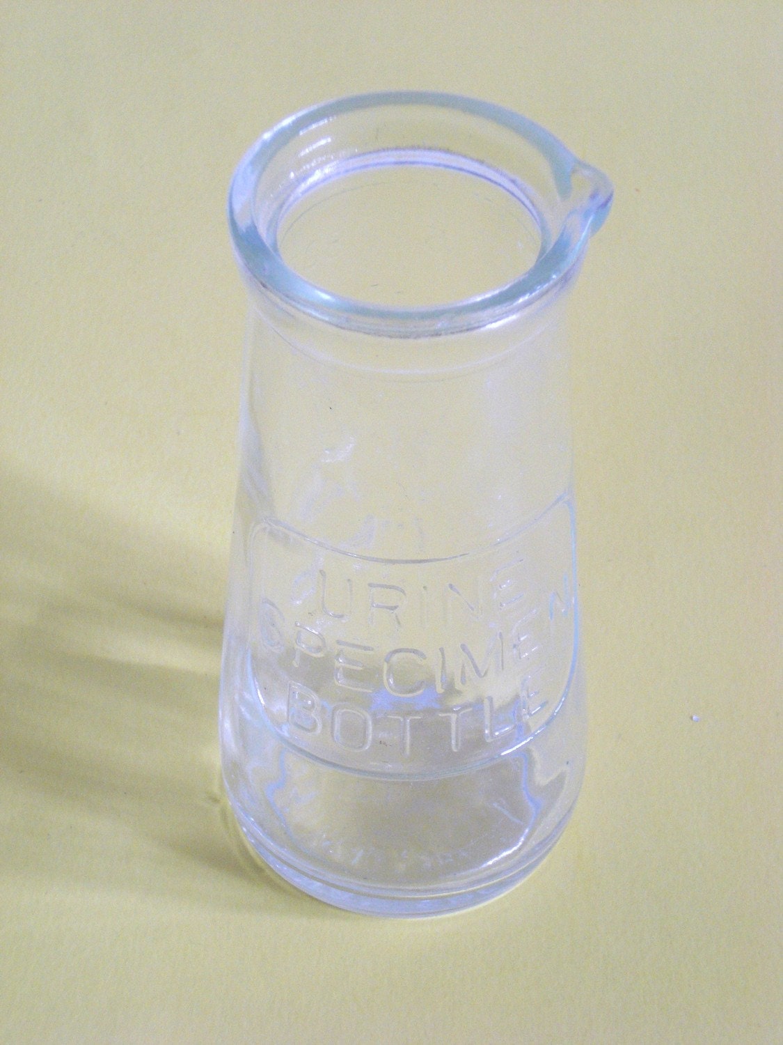 VINTAGE GLASS MEDICAL URINE SPECIMEN BOTTLE GO GREEN