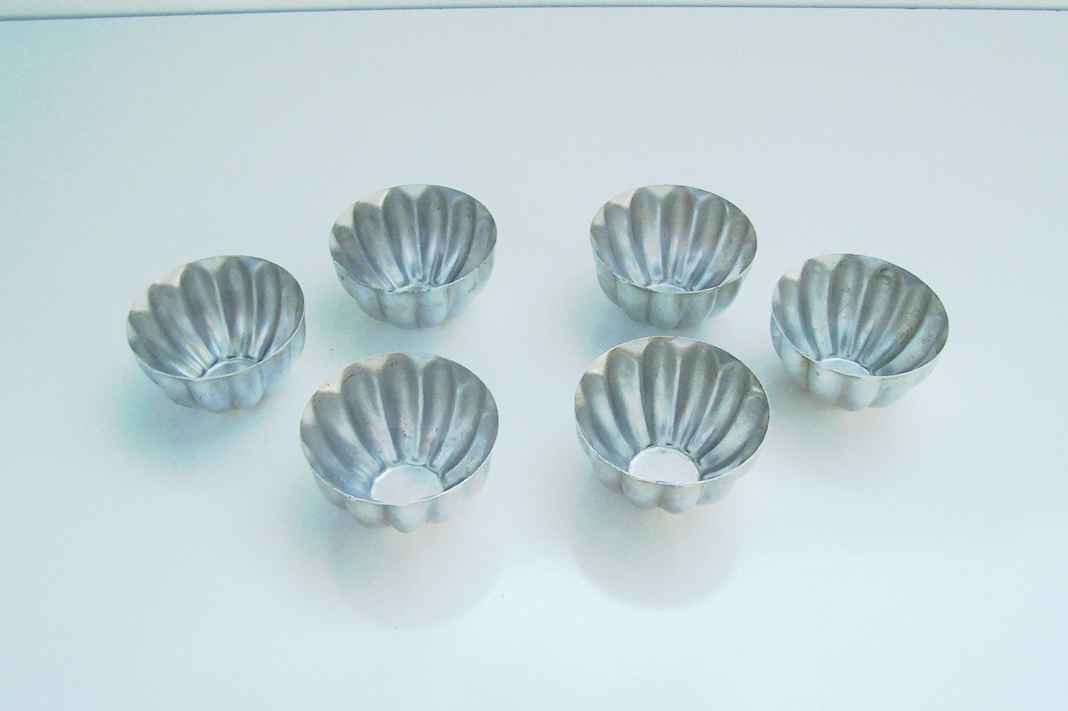 METAL CUSTARD CUPS OR MOLDS