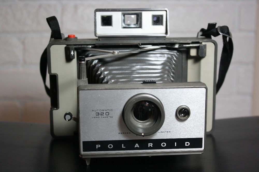 Vintage Polaroid Automatic 320 Land Camera