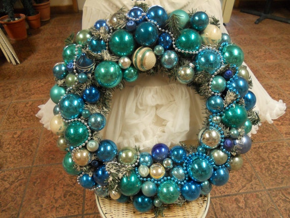 Items similar to Vintage ornament Christmas wreath on Etsy