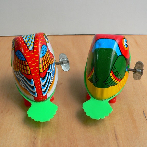 Tin toy windup birds tin litho colorful parrot tropical bird