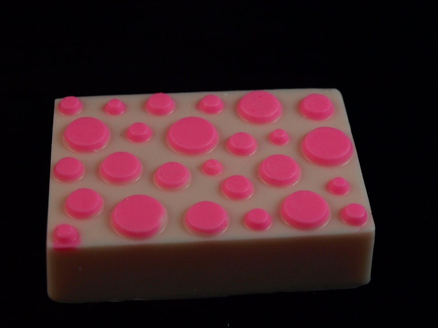 Polka Dot soap scented in Carnation