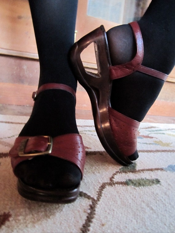 yoyo sandals