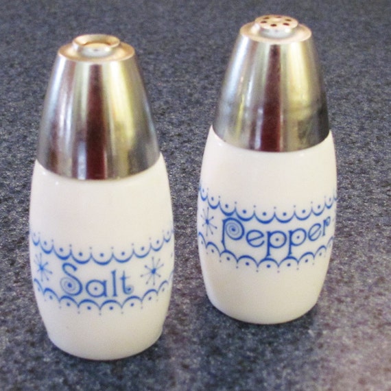 Vintage Corelle Salt and Pepper shaker set
