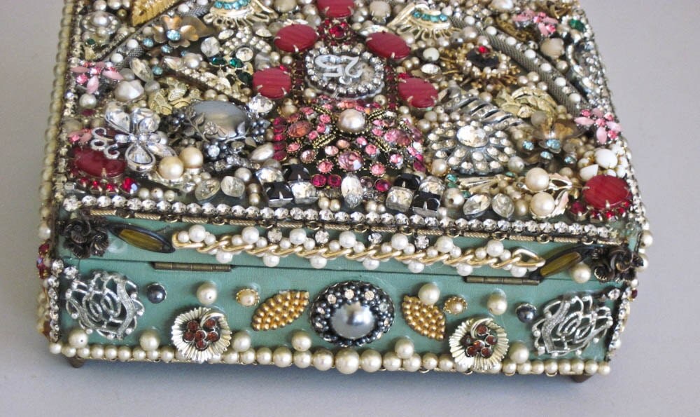 Very Bling Jewelry Box Music Box Jewel Encrusted