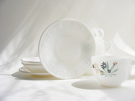 Milk glasses Vintage Set & Mismatched Glass vintage Cups cups Kitchen Dishes Bowls