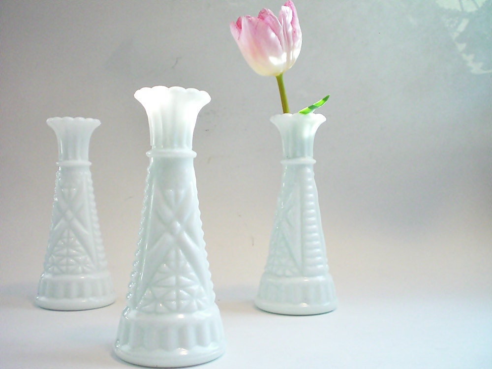 white milk glass vase collection white bud vases chic wedding white milk glass vase collection white bud vases chic wedding