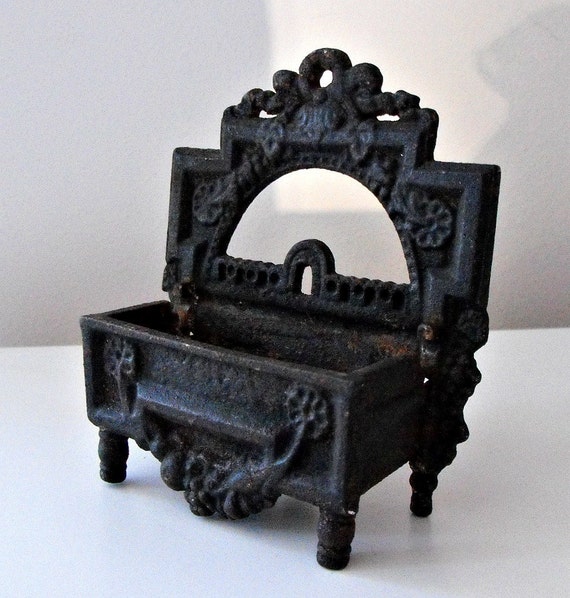 Vintage Cast Iron Wooden Match Holder LB19 By Iron Art