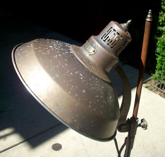 Vintage Sun Lamp with Heavy Metal Base / GE Sun Lamp / Rusty