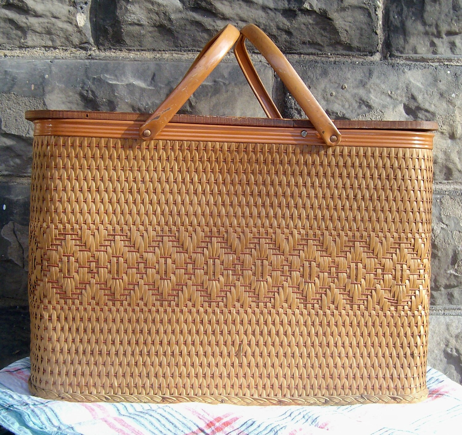 Redmon picnic basket & dishes and free shipping