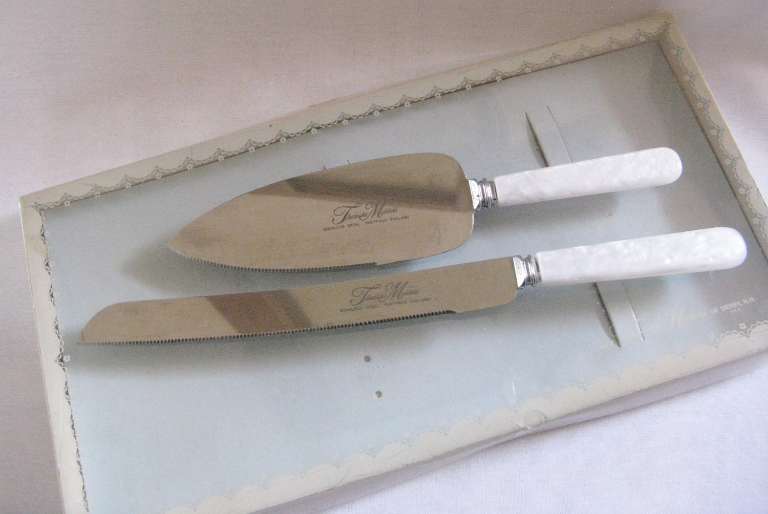 Vintage Treasure  Masters  Cake  Knife  Set  by NevermorePrimitives