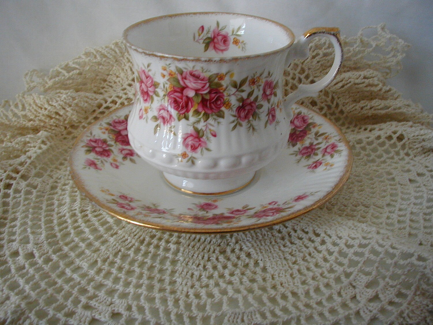 Fine BONE CHINA made in England ROSES