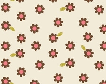 Indian Summer Cream Daisy by Zoe Pearn for Riley Blake, 1/2 yard