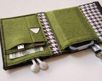 Nerd Herder gadget wallet in Moss Forest for iPod, Android, iPhone, camera, earbuds, SD cards, USB, extra batteries, guitar picks,