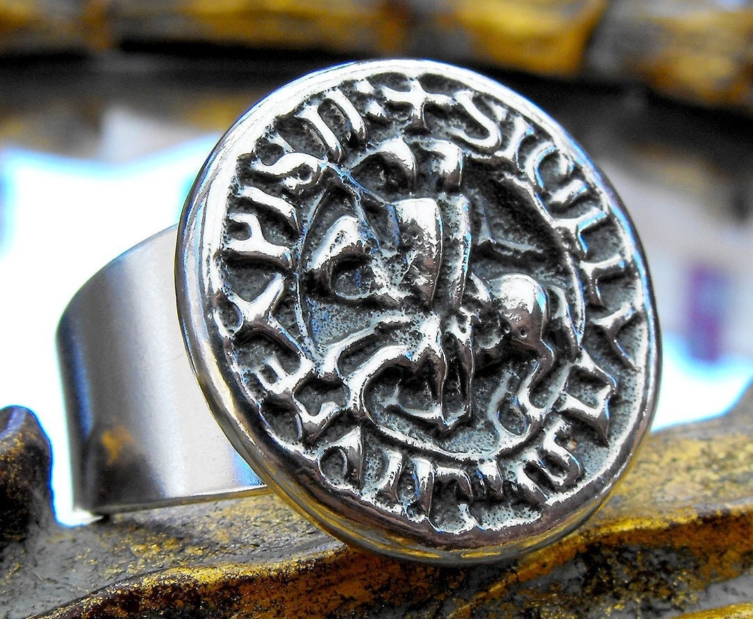 Awesome templar ring for an authentic Templar by imeldasutil