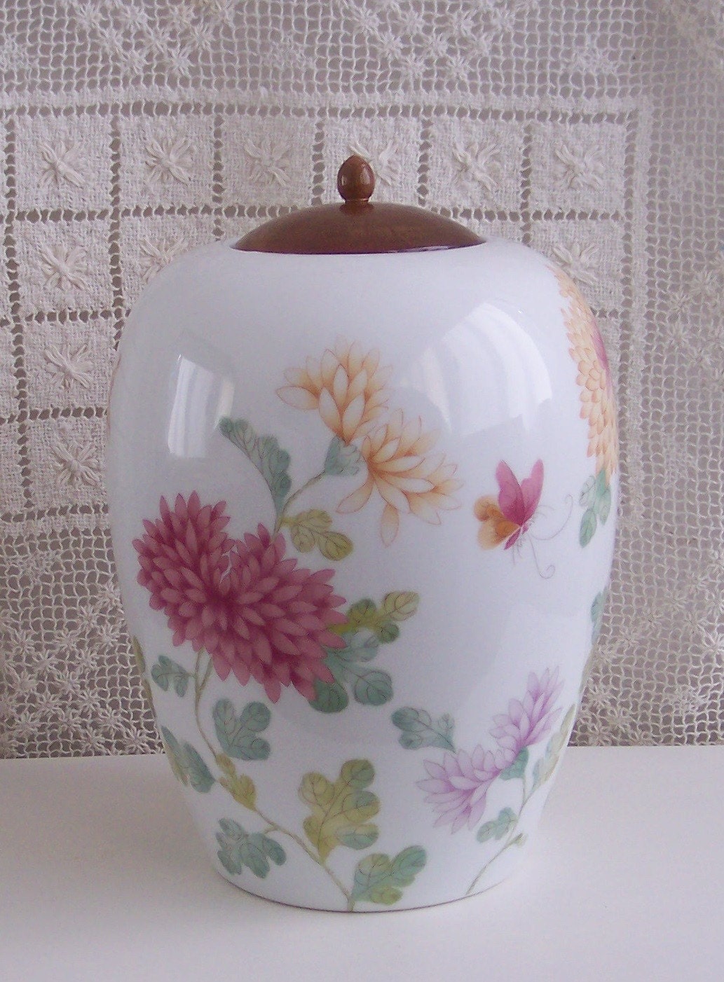 AVON Large Chrysanthemum Ginger Jar