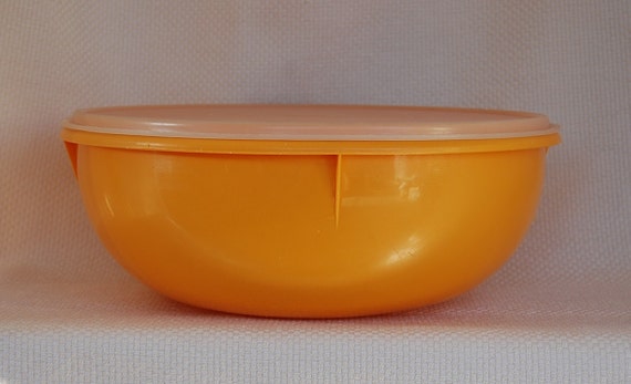 Vintage Tupperware Yellow Bowl Fix N Mix Big Bowl and seal in