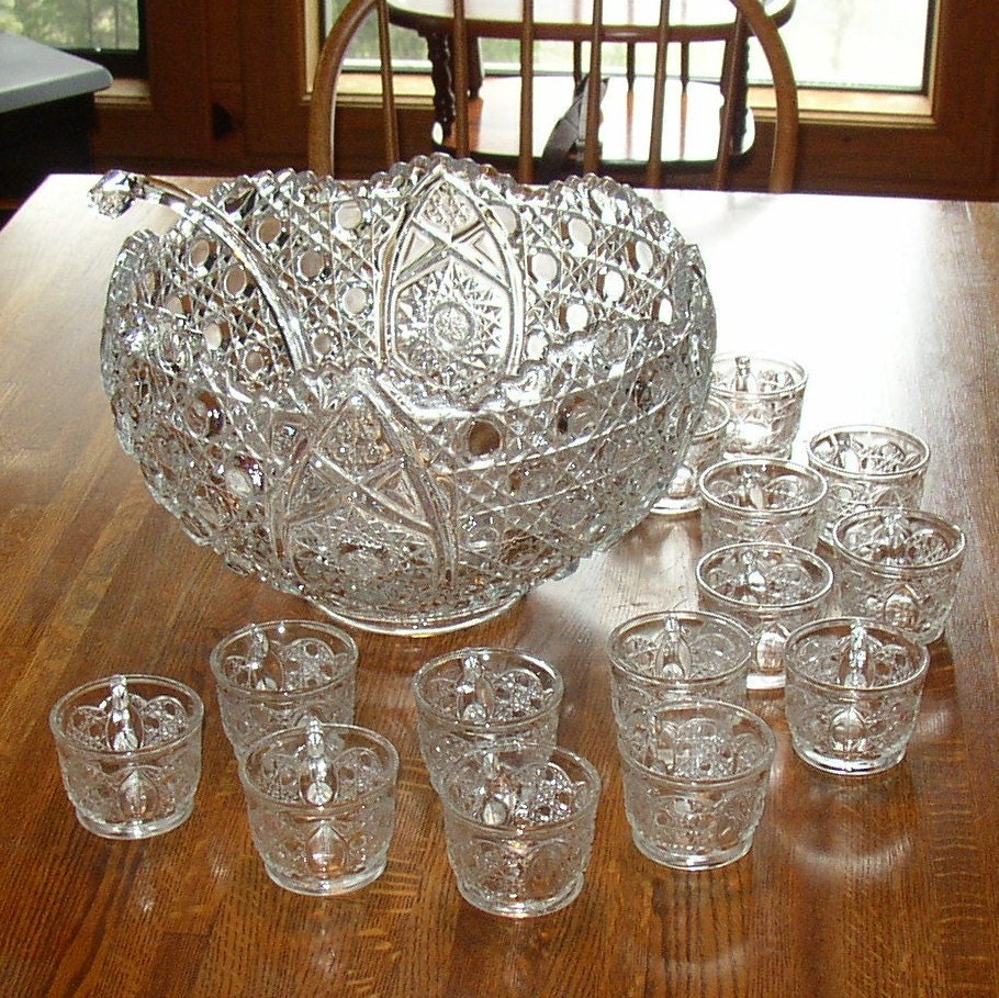 20 Piece Daisy and Button Punch Bowl Set by L E Smith